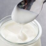 Perte blanche lait caillé : signe de grossesse ?